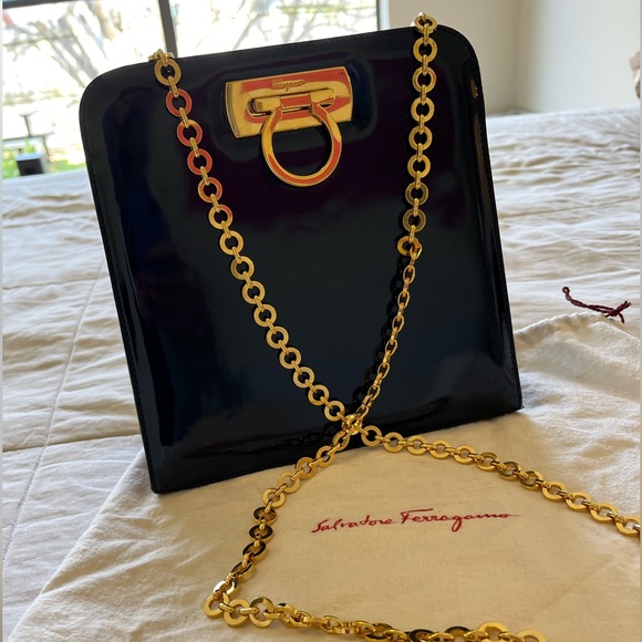 FERRAGAMO VINTAGE BLACK PATENT LEATHER - Picture 2 of 9